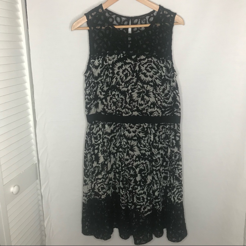 Ann Taylor | Black/White Floral Dress W/Lace
